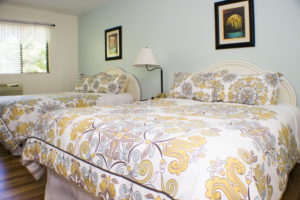Marina Cay Hotel Bigfork Bilik gambar